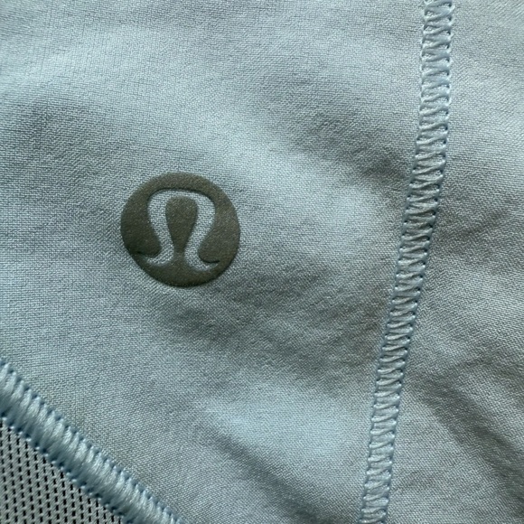 Lululemon Women's Athletic Tracker Shorts 4” in Light Blue Size 6 Athleisure Gym - Picture 7 of 7